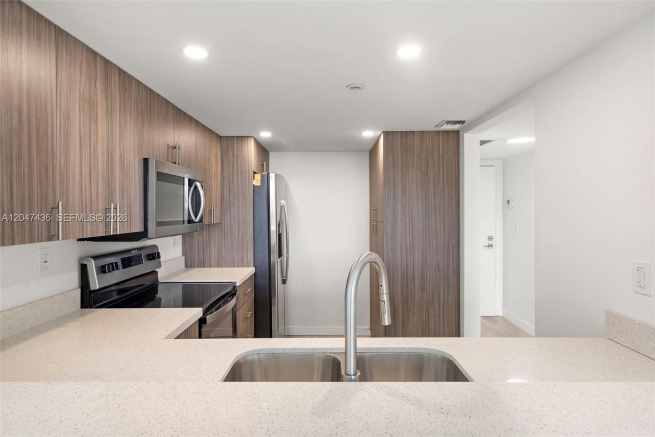 2555 Collins Ave , Unit 706, Miami Beach, FL 33140 Photo