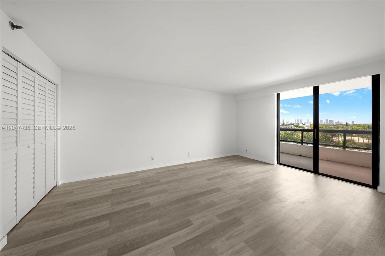 2555 Collins Ave , Unit 706, Miami Beach, FL 33140 Photo