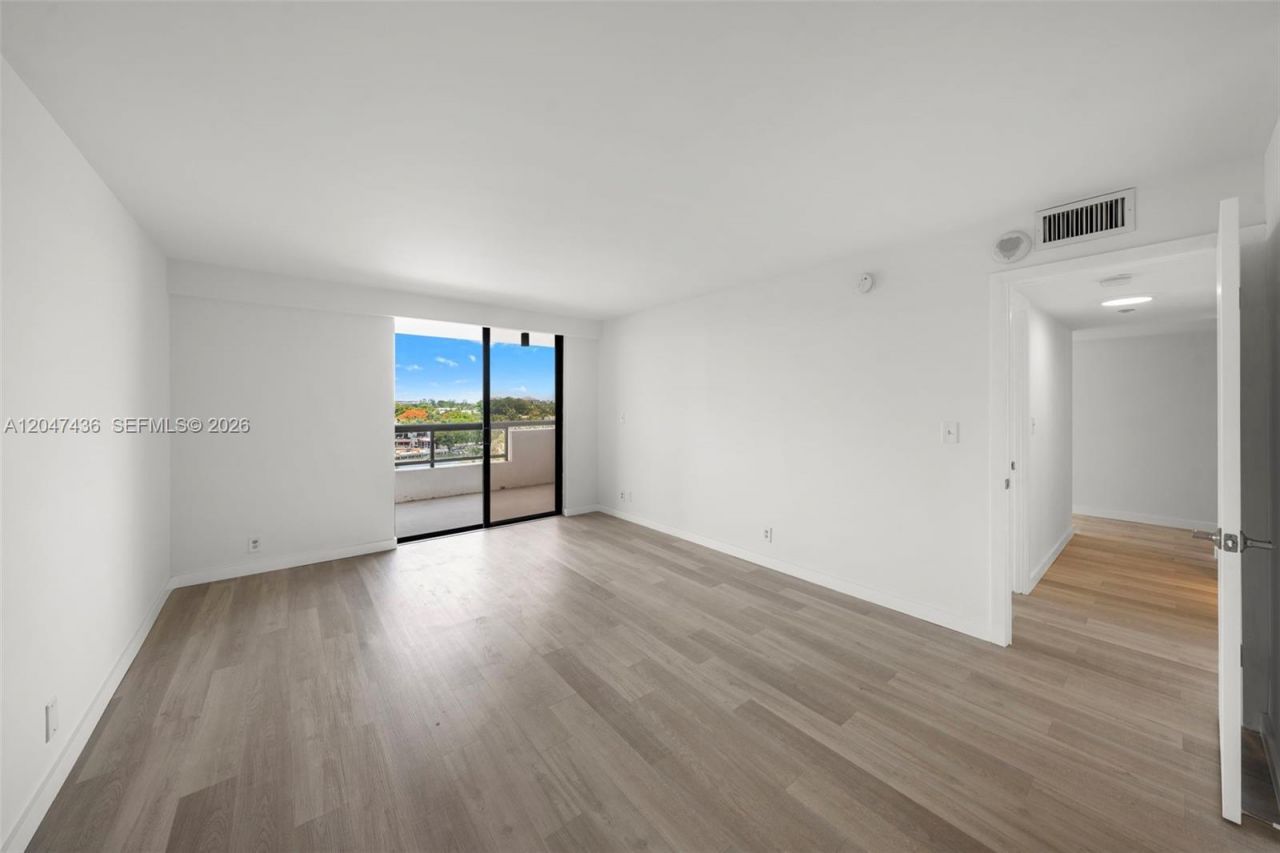 2555 Collins Ave , Unit 706, Miami Beach, FL 33140 Photo
