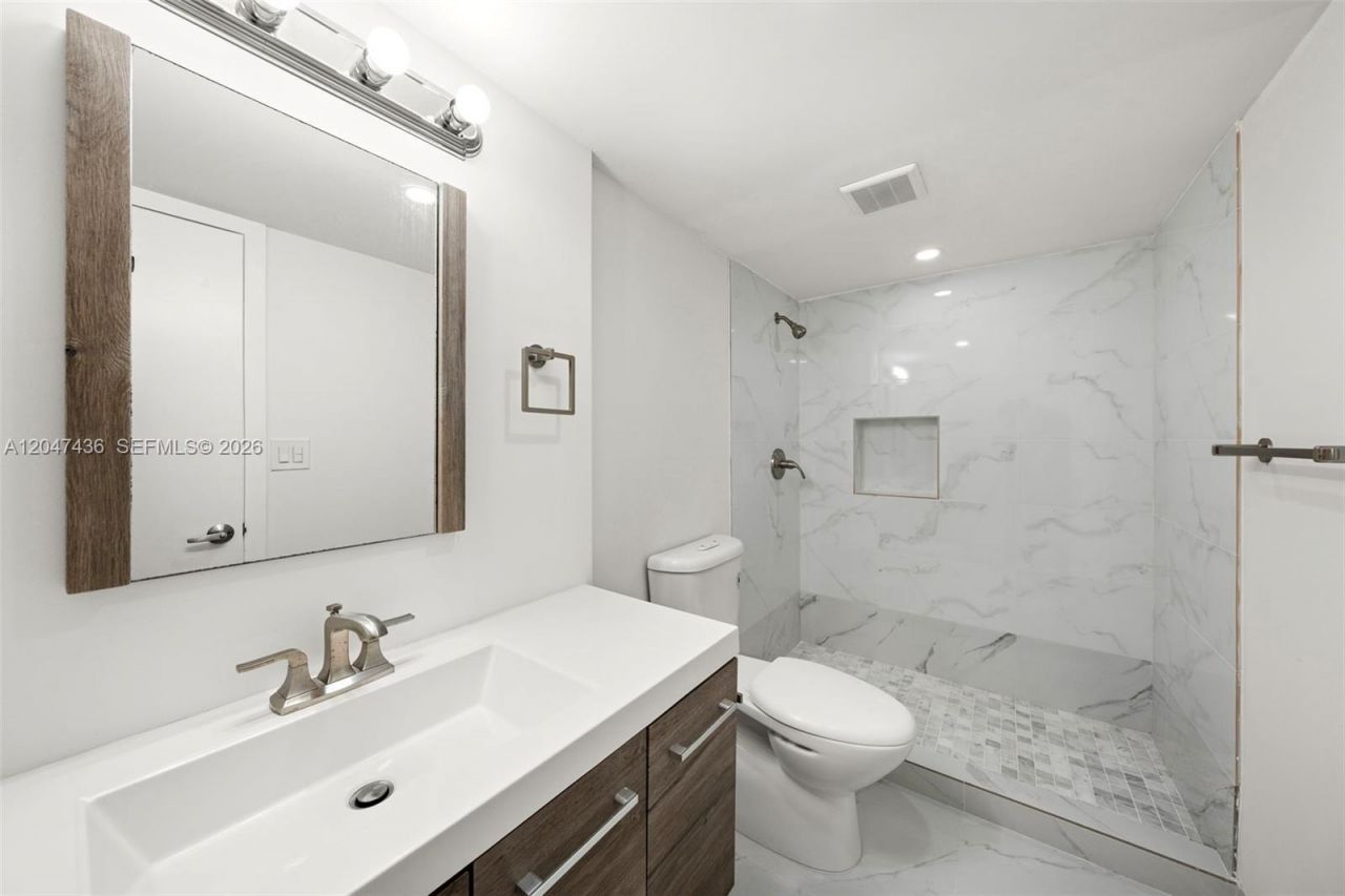 2555 Collins Ave , Unit 706, Miami Beach, FL 33140 Photo