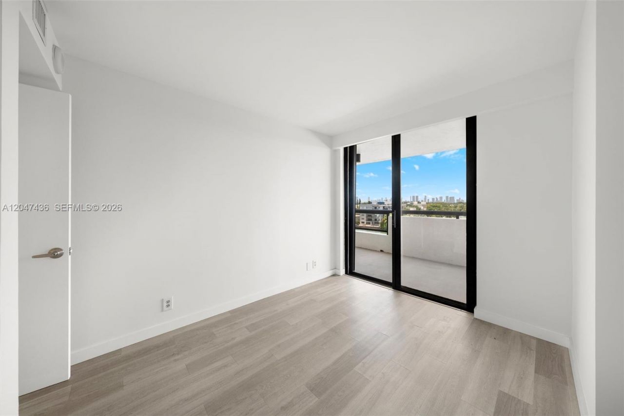 2555 Collins Ave , Unit 706, Miami Beach, FL 33140 Photo