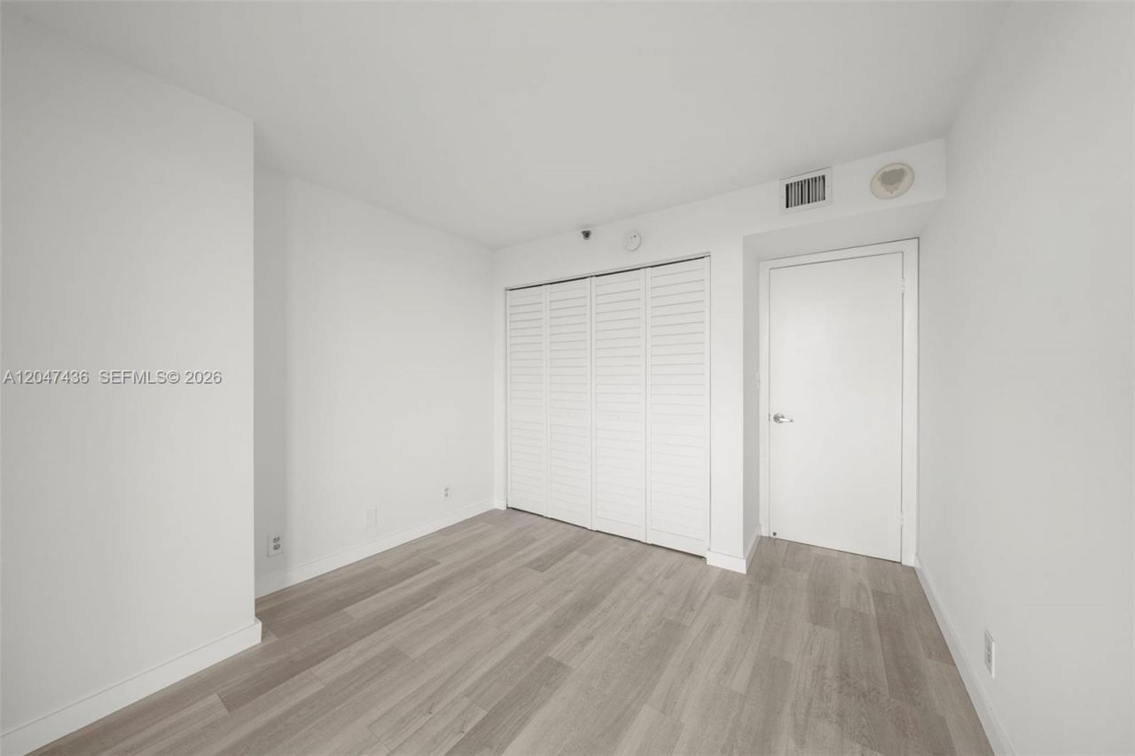 2555 Collins Ave , Unit 706, Miami Beach, FL 33140 Photo