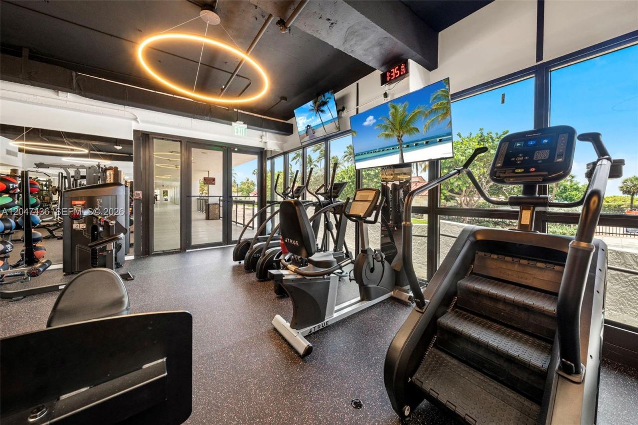 2555 Collins Ave , Unit 706, Miami Beach, FL 33140 Photo
