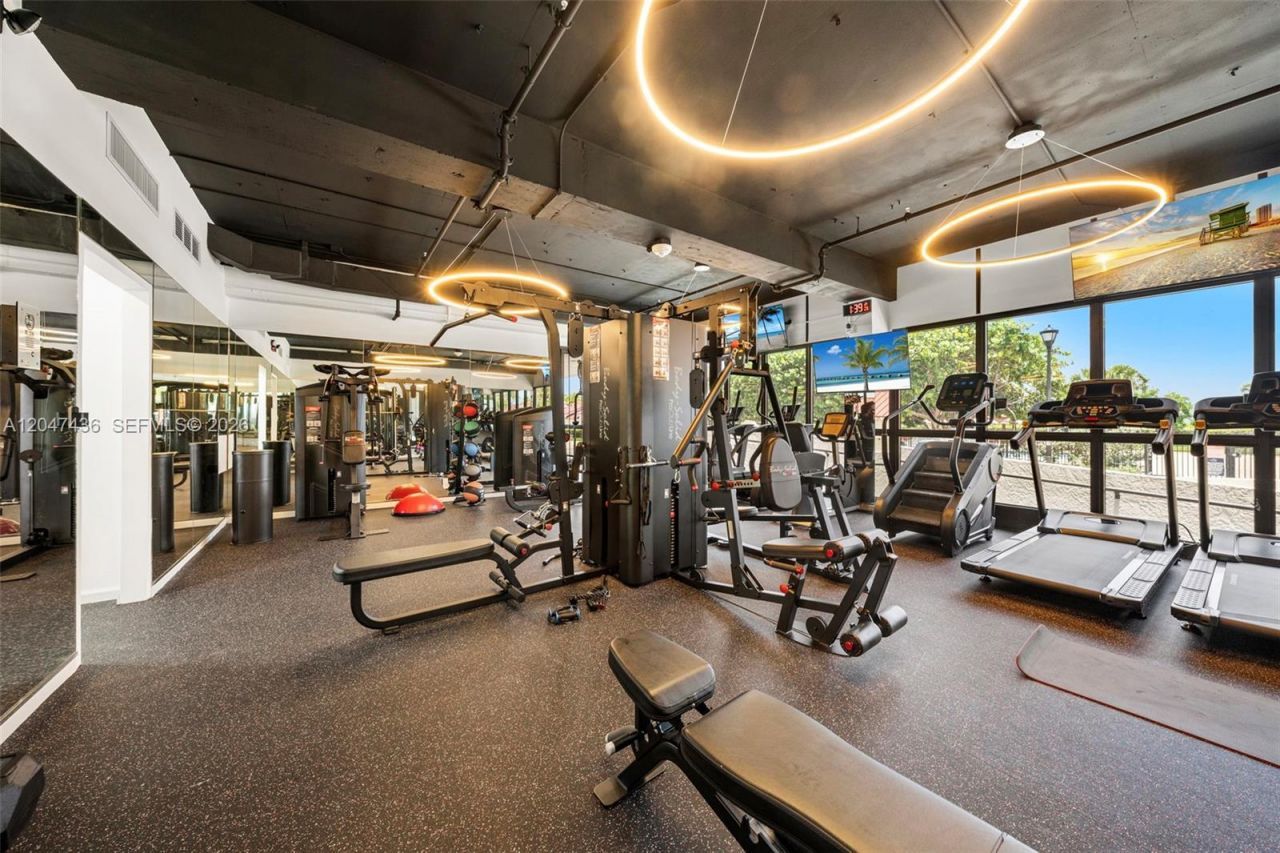 2555 Collins Ave , Unit 706, Miami Beach, FL 33140 Photo
