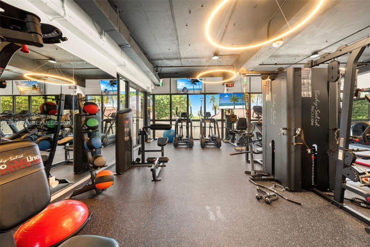 2555 Collins Ave , Unit 706, Miami Beach, FL 33140 Photo