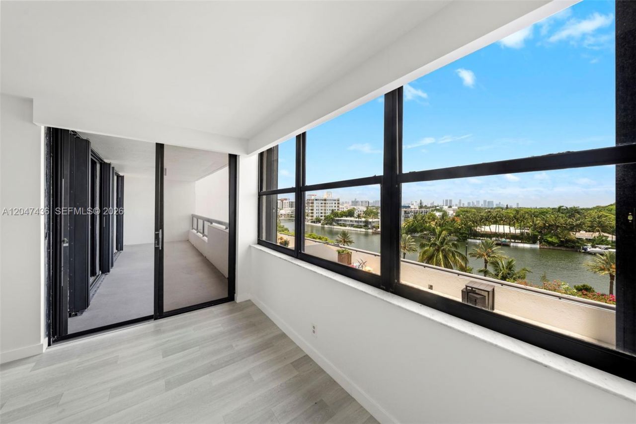 2555 Collins Ave , Unit 706, Miami Beach, FL 33140 Photo