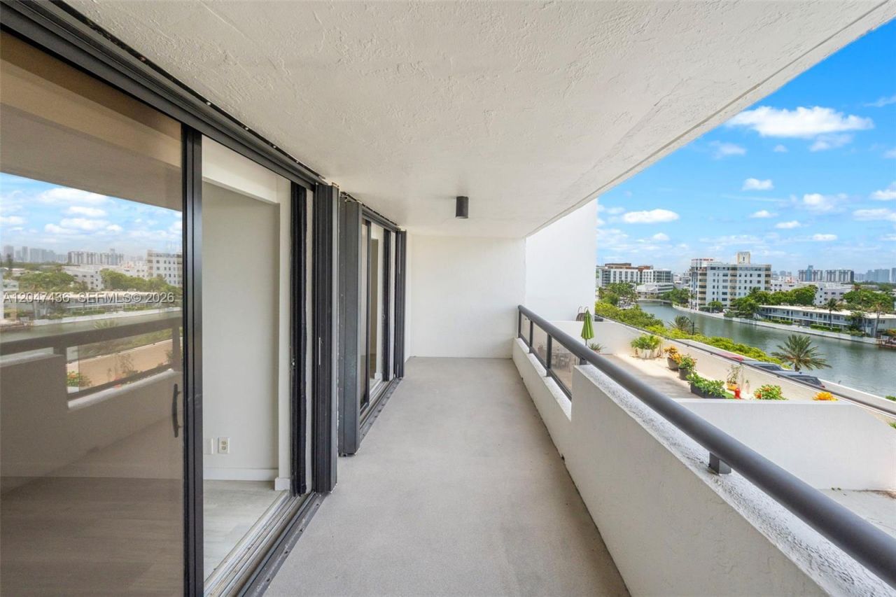 2555 Collins Ave , Unit 706, Miami Beach, FL 33140 Photo