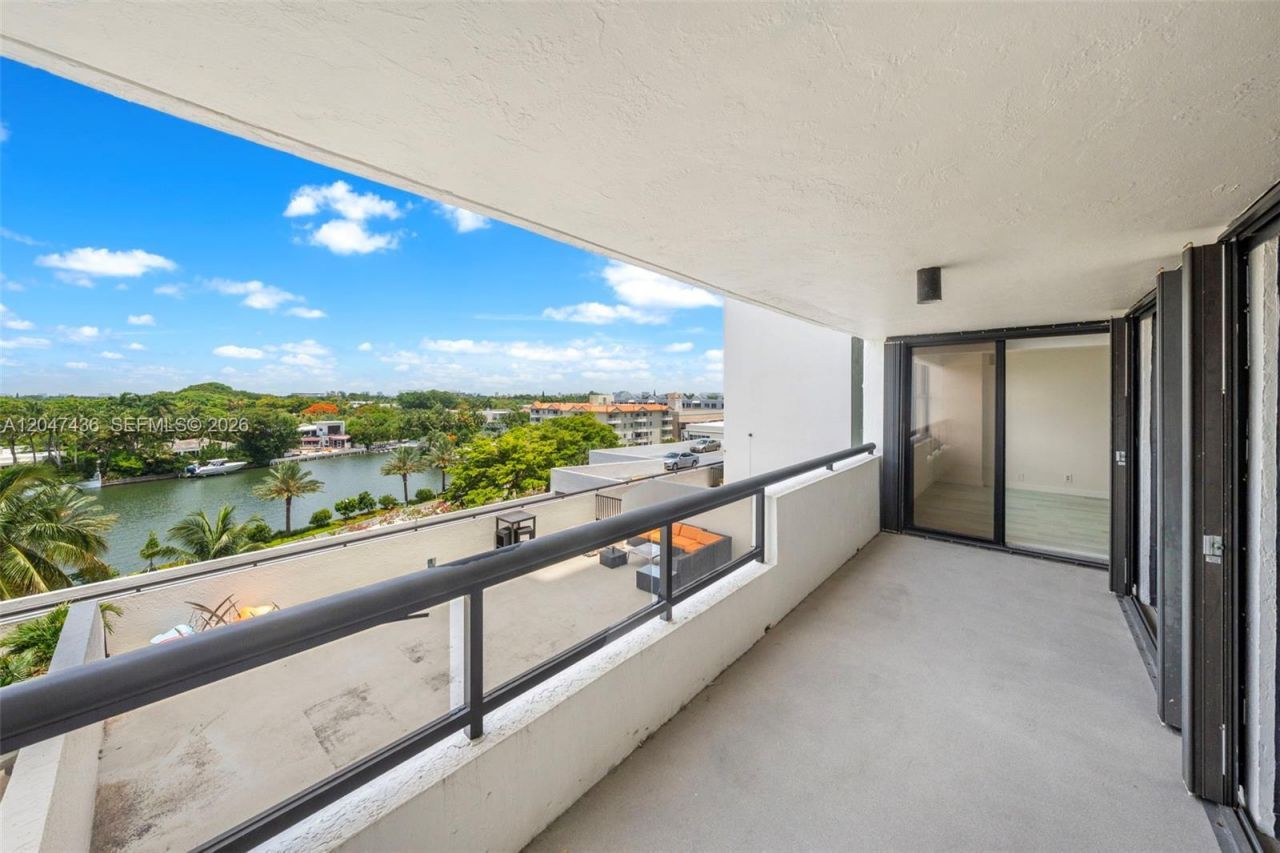 2555 Collins Ave , Unit 706, Miami Beach, FL 33140 Photo