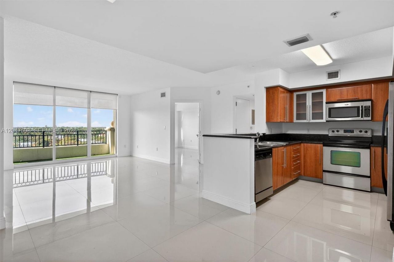 3232 SW 22nd Ter, Unit 903, Miami, FL 33145 Photo