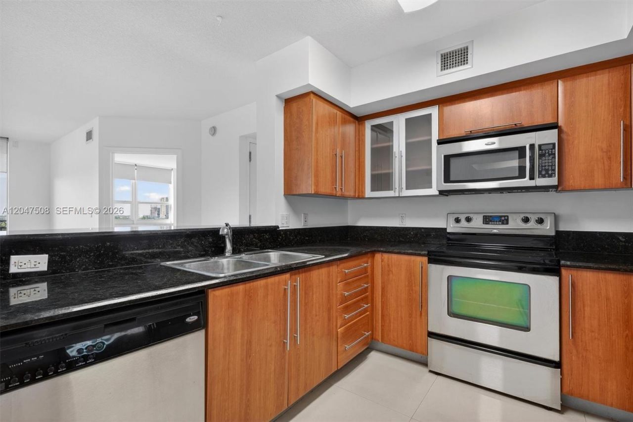 3232 SW 22nd Ter, Unit 903, Miami, FL 33145 Photo