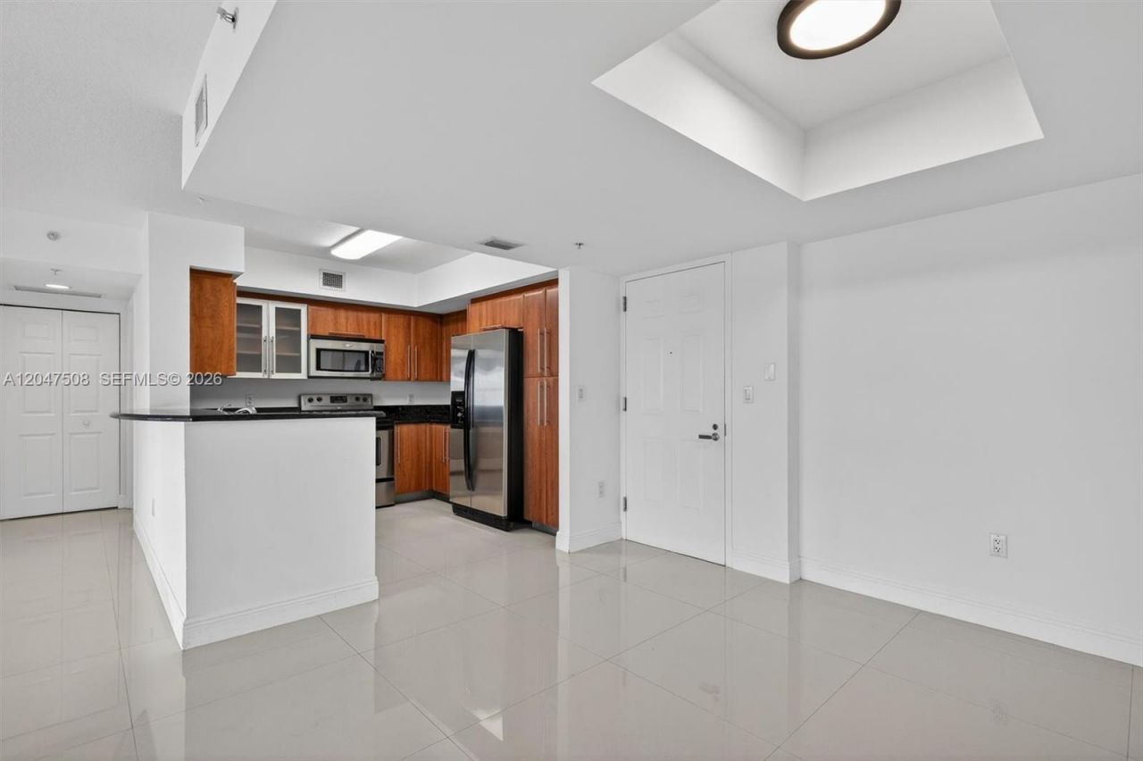 3232 SW 22nd Ter, Unit 903, Miami, FL 33145 Photo