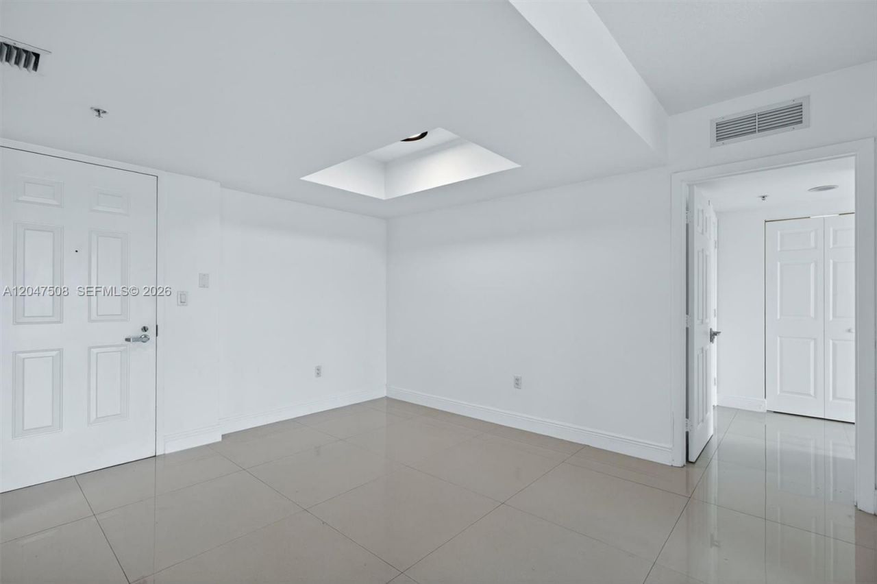 3232 SW 22nd Ter, Unit 903, Miami, FL 33145 Photo