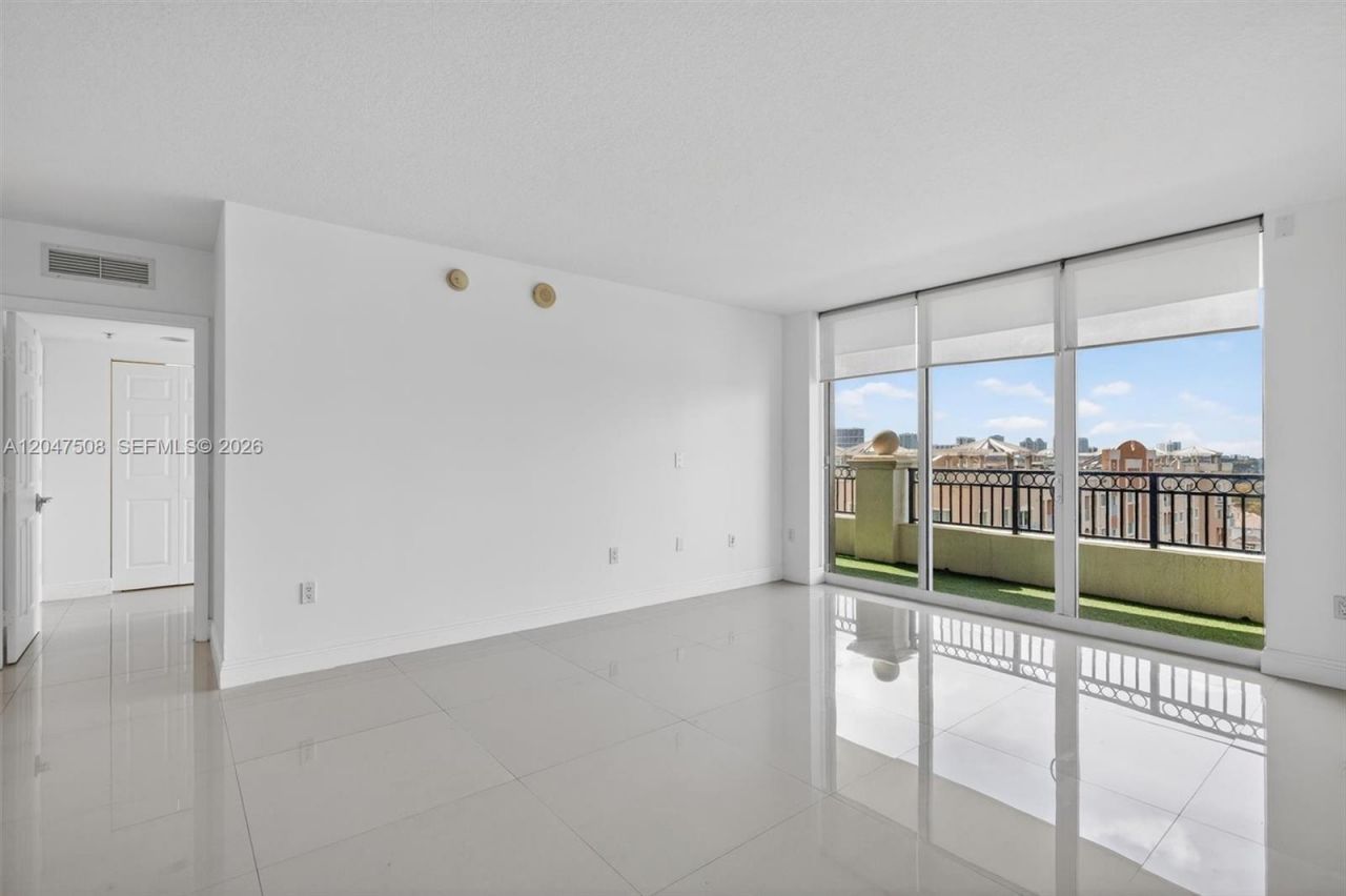3232 SW 22nd Ter, Unit 903, Miami, FL 33145 Photo