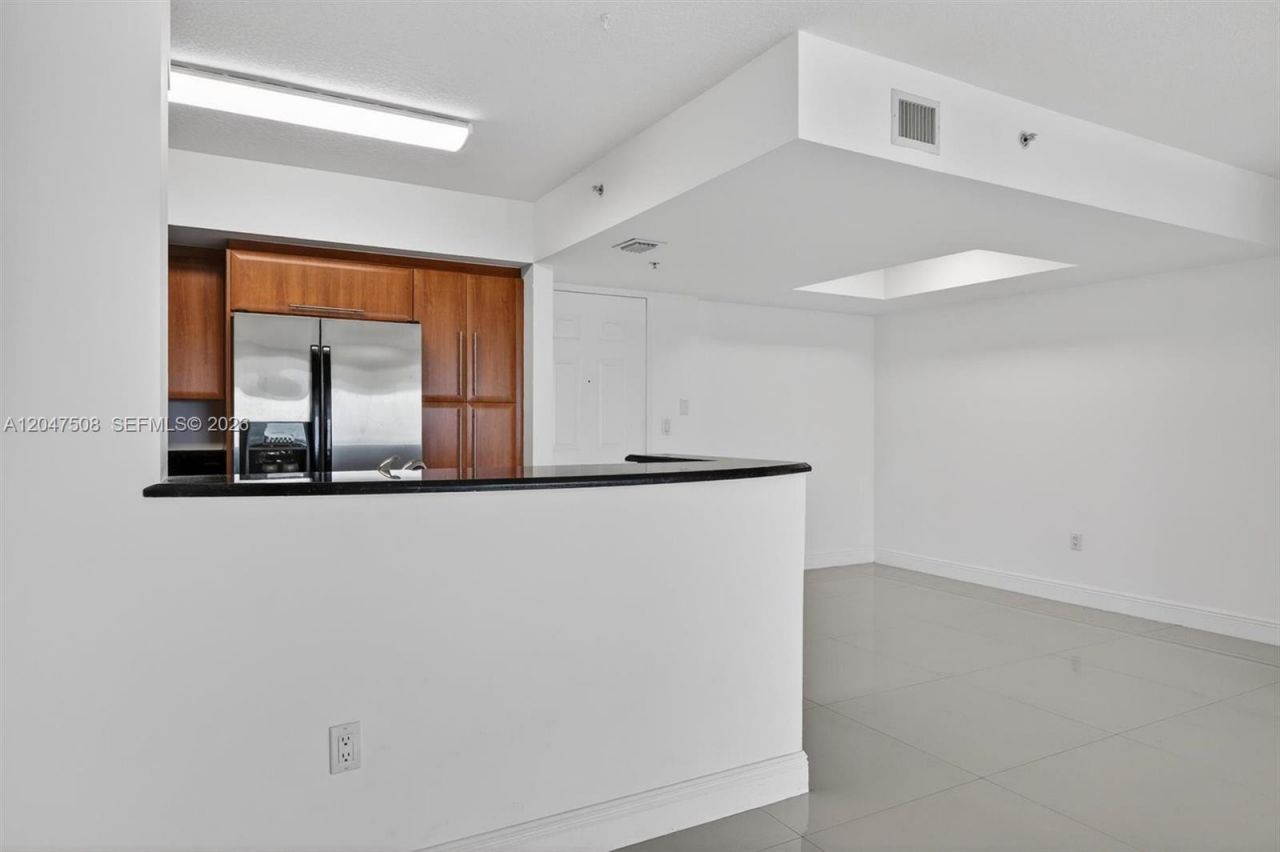 3232 SW 22nd Ter, Unit 903, Miami, FL 33145 Photo