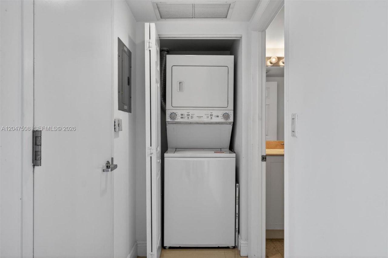 3232 SW 22nd Ter, Unit 903, Miami, FL 33145 Photo