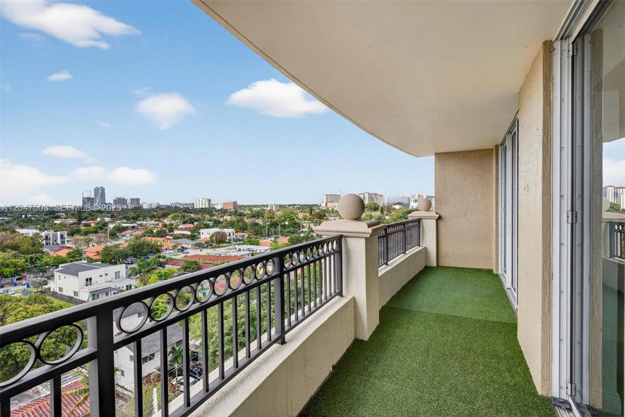 3232 SW 22nd Ter, Unit 903, Miami, FL 33145 Photo
