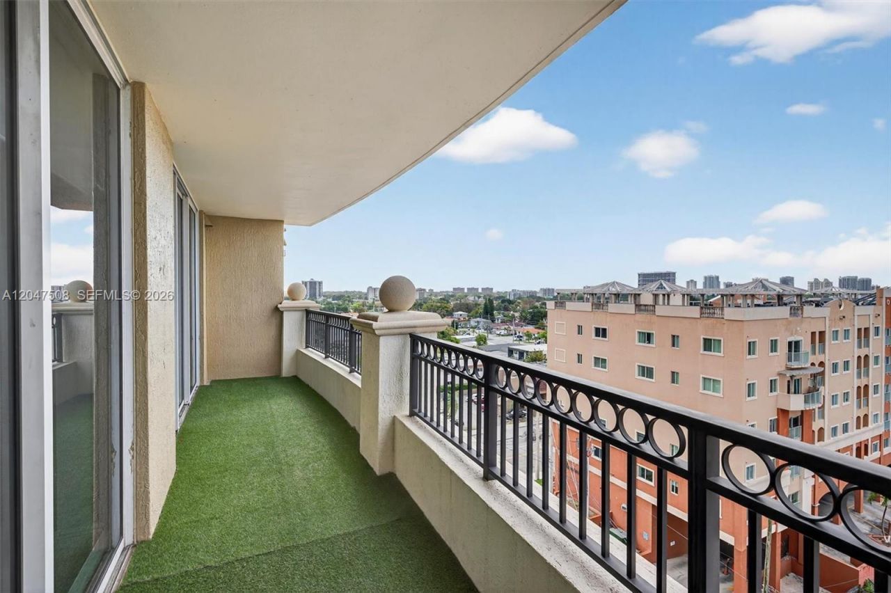 3232 SW 22nd Ter, Unit 903, Miami, FL 33145 Photo