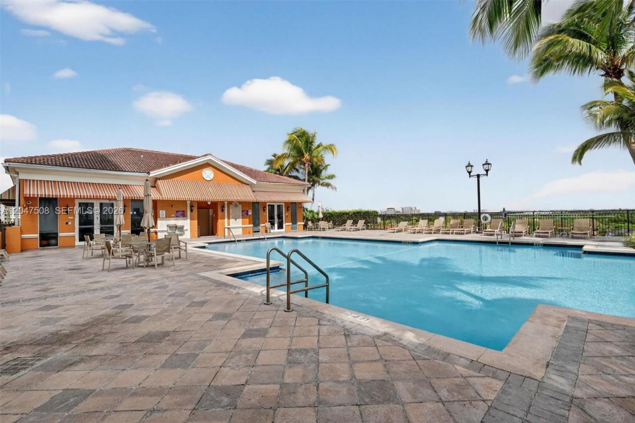 3232 SW 22nd Ter, Unit 903, Miami, FL 33145 Photo