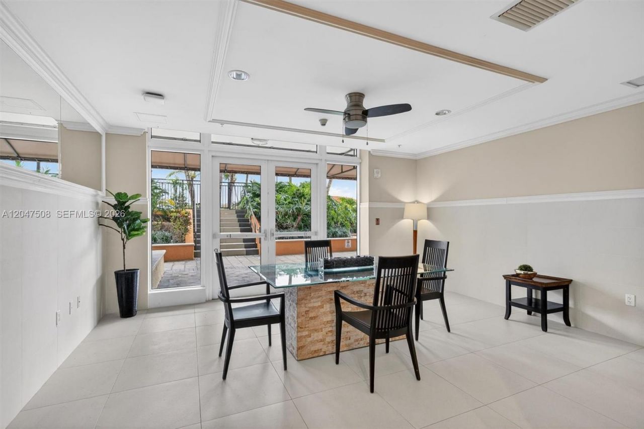 3232 SW 22nd Ter, Unit 903, Miami, FL 33145 Photo