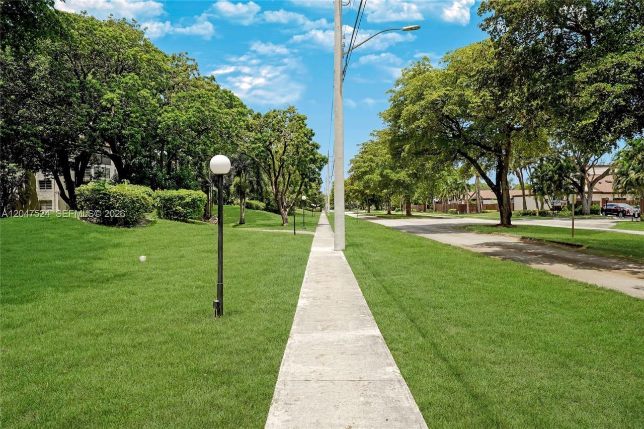 7000 NW 17th St, Unit 303, Plantation, FL 33313 Photo