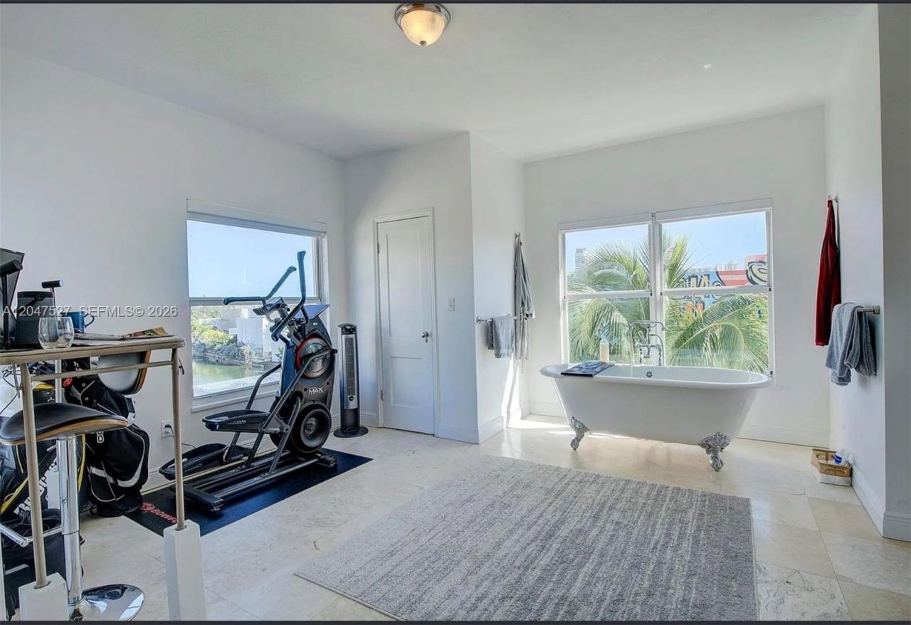 4035 N Meridian Ave , Unit PH, Miami Beach, FL 33140 Photo