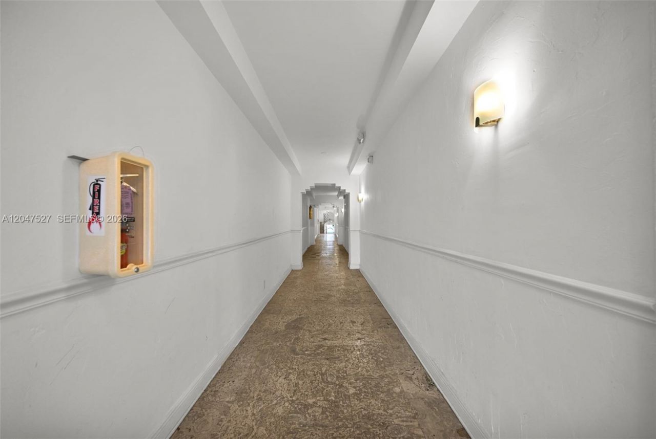 4035 N Meridian Ave, Unit PH, Miami Beach, FL 33140 Photo