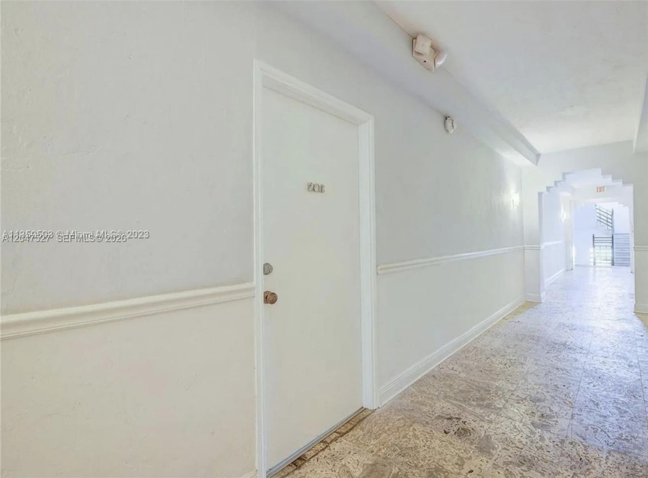 4035 N Meridian Ave, Unit PH, Miami Beach, FL 33140 Photo