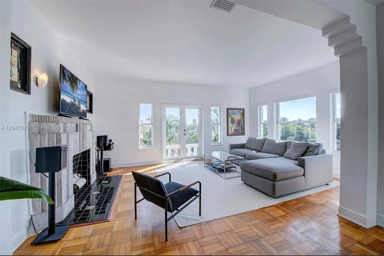 4035 N Meridian Ave, Unit PH, Miami Beach, FL 33140 Photo