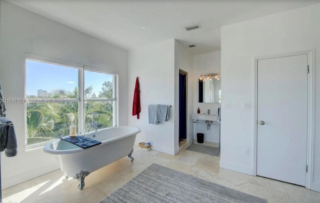 4035 N Meridian Ave, Unit PH, Miami Beach, FL 33140 Photo