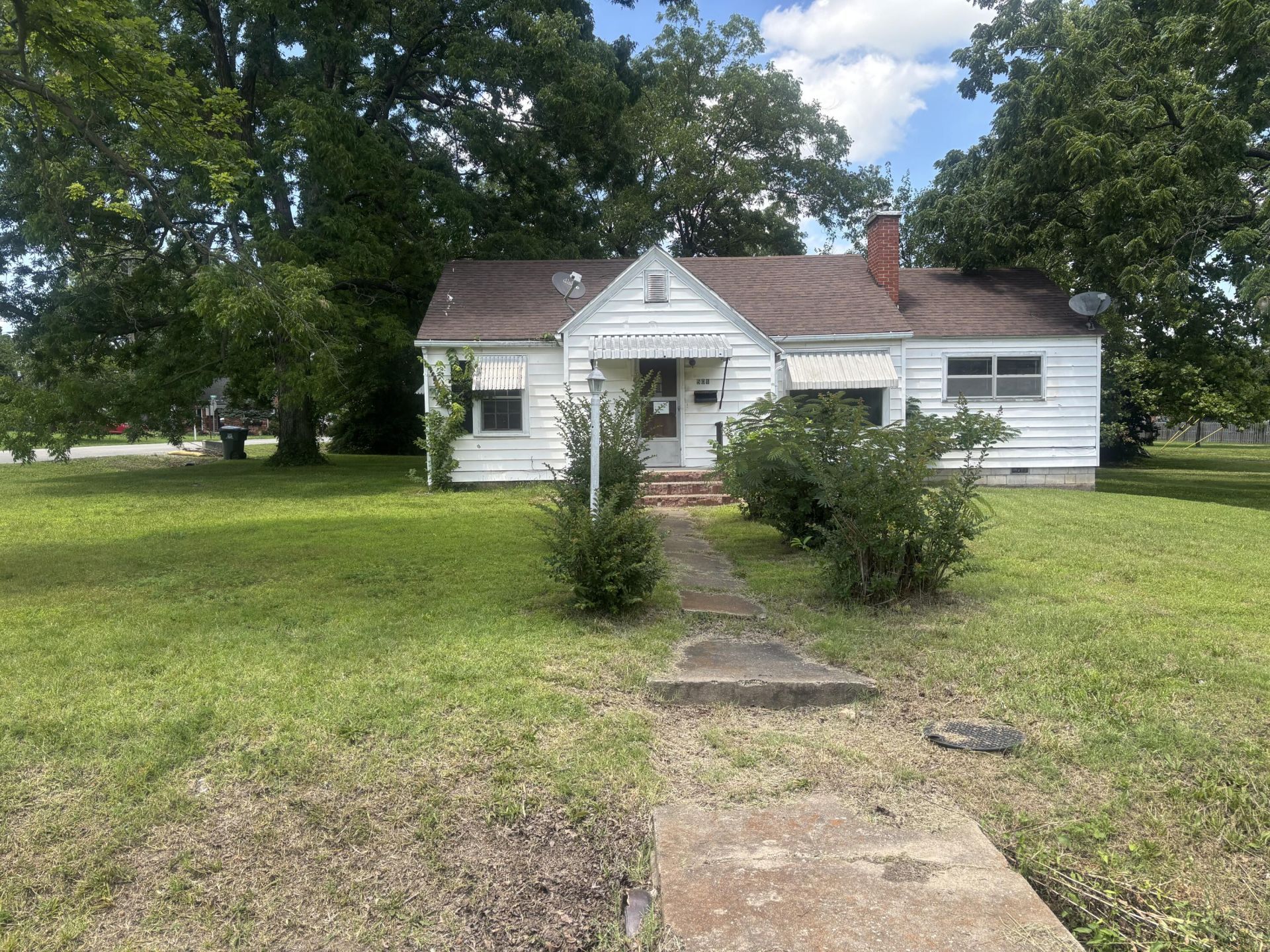 501 E Highland Street, Aurora, MO 65605 Main Photo