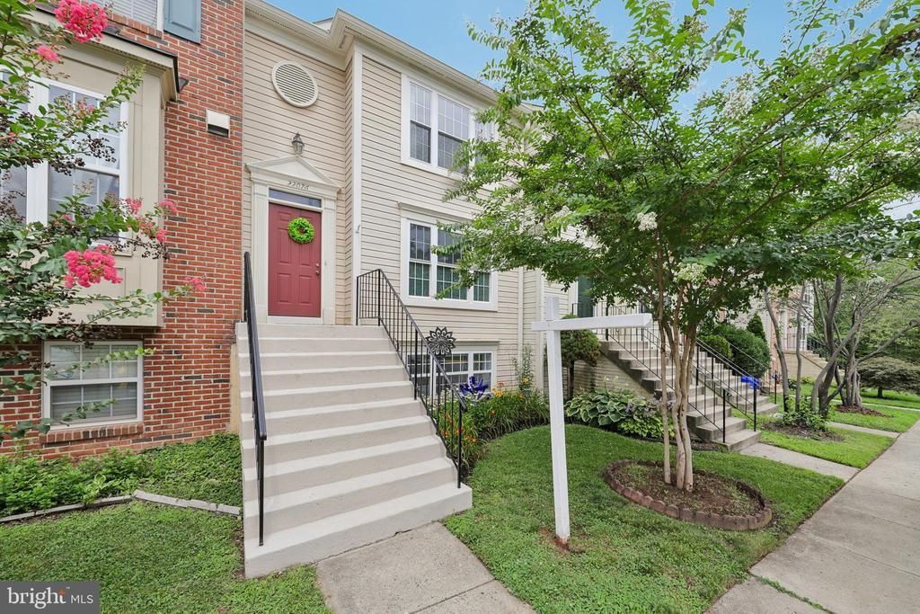 22076 Manning Square, Sterling, VA 20166 Main Photo