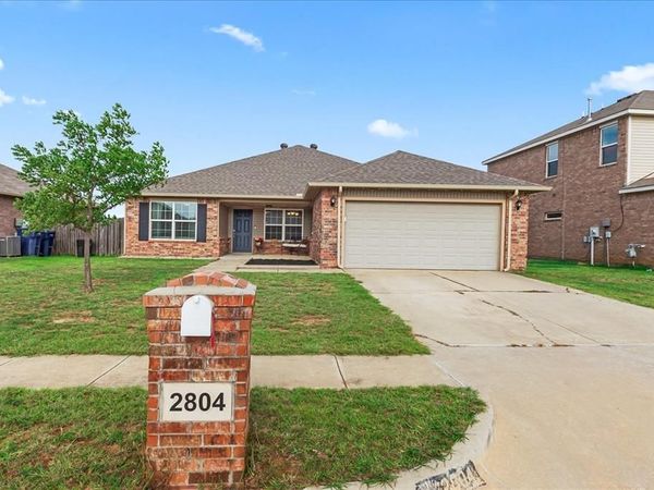 2804 Thompson Farm Lane, Yukon, OK 73099