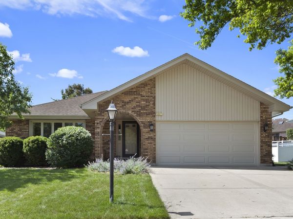 5327 Forest Trail , Oak Forest, IL 60452