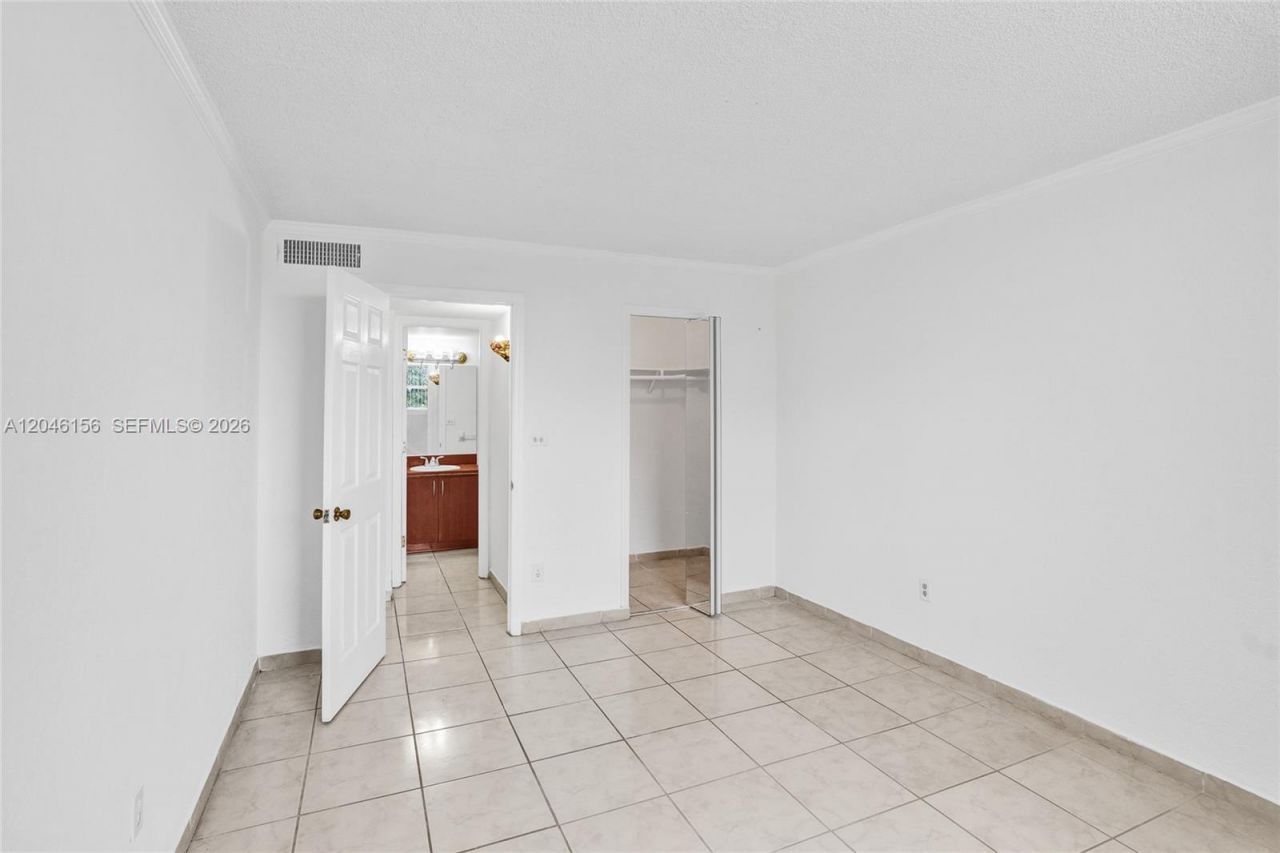 606 W 81st St , Unit 323, Hialeah, FL 33014 Photo