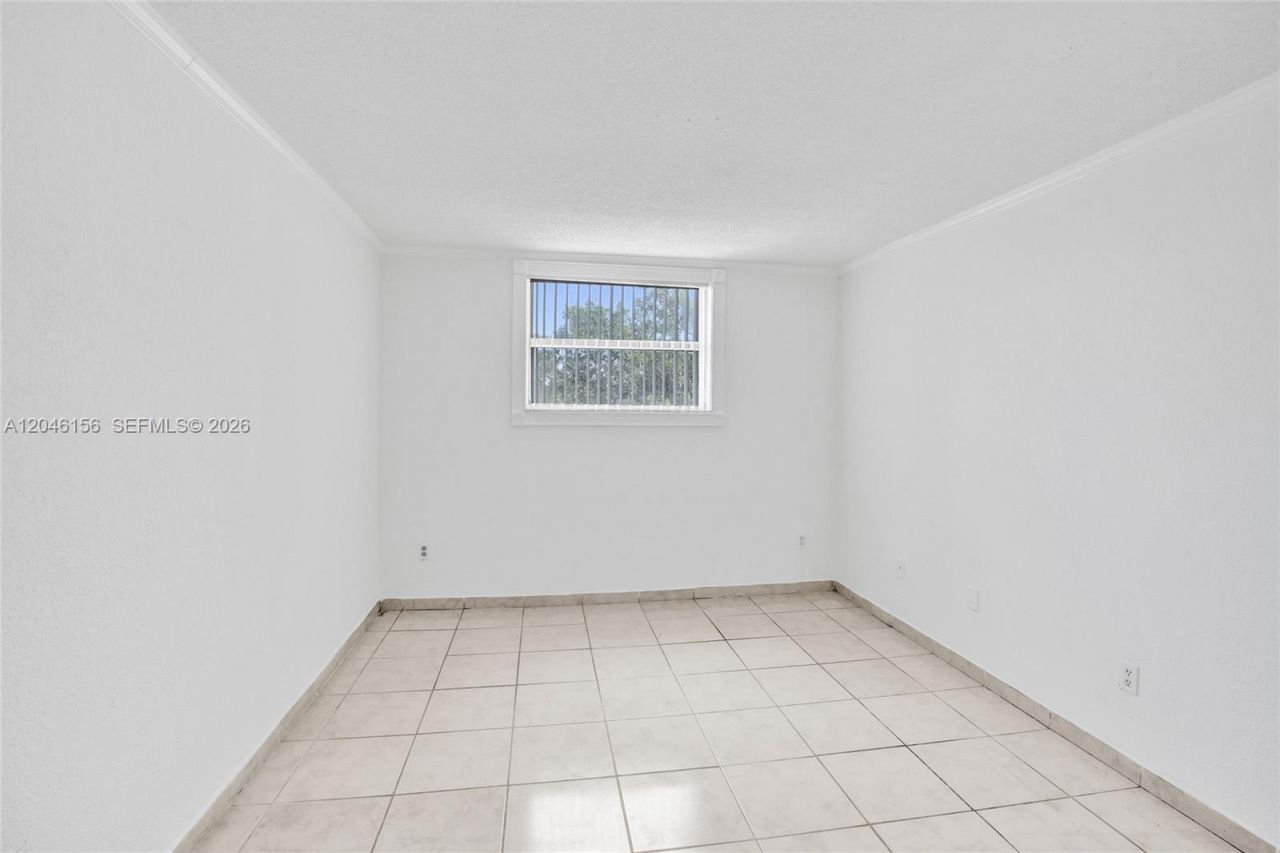 606 W 81st St , Unit 323, Hialeah, FL 33014 Photo