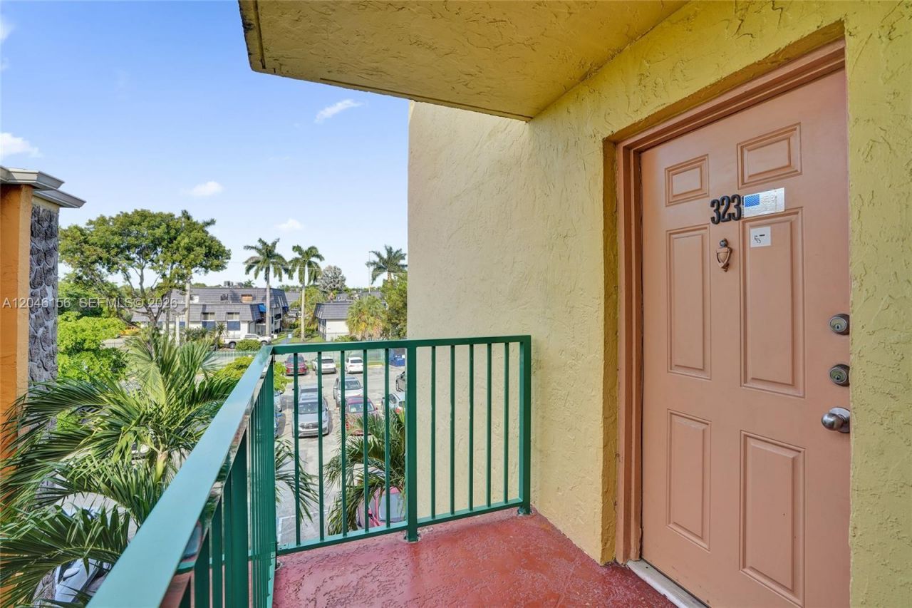 606 W 81st St , Unit 323, Hialeah, FL 33014 Photo