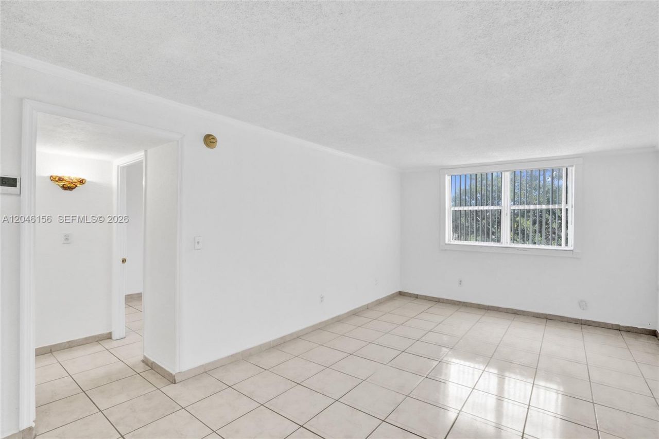 606 W 81st St , Unit 323, Hialeah, FL 33014 Photo