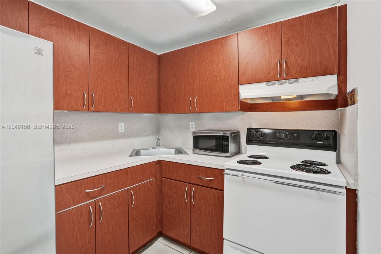 606 W 81st St , Unit 323, Hialeah, FL 33014 Photo