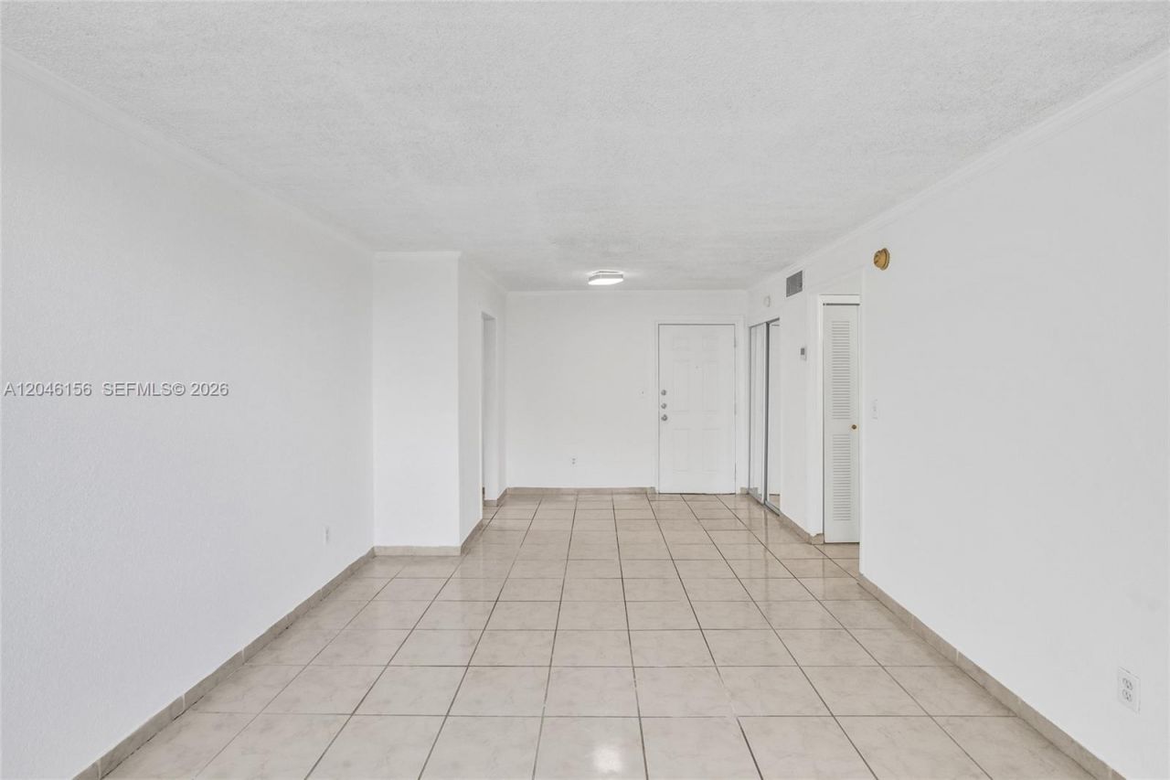 606 W 81st St , Unit 323, Hialeah, FL 33014 Photo