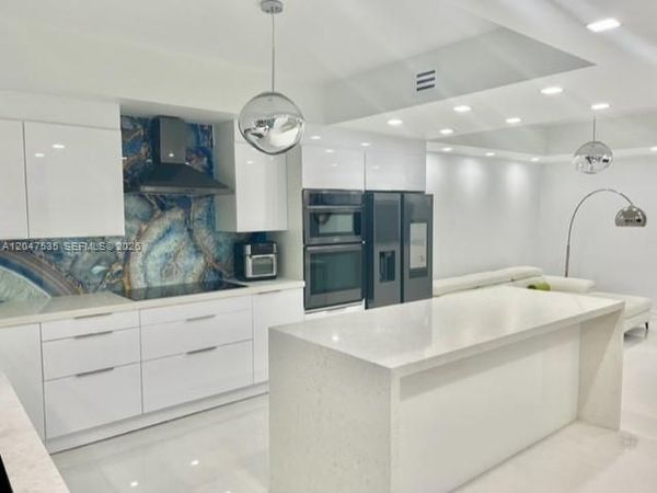 3330 NE 190th St, Unit 616, Aventura, FL 33180
