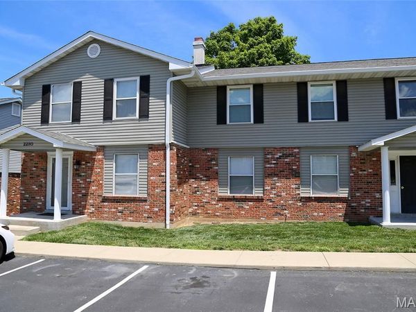 2280 Highland Hill Drive, St Peters, MO 63376