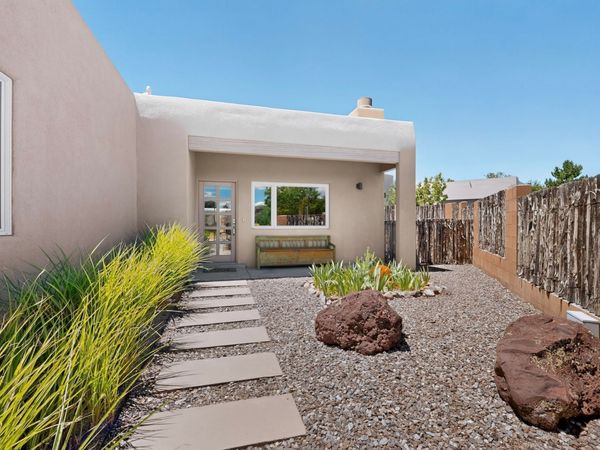 1522 Calle Redondo, Santa Fe, NM 87505