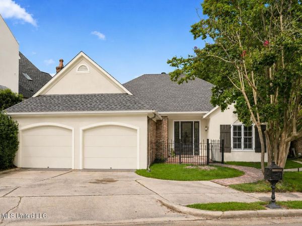 22 Autumn Hill Court, Jackson, MS 39211
