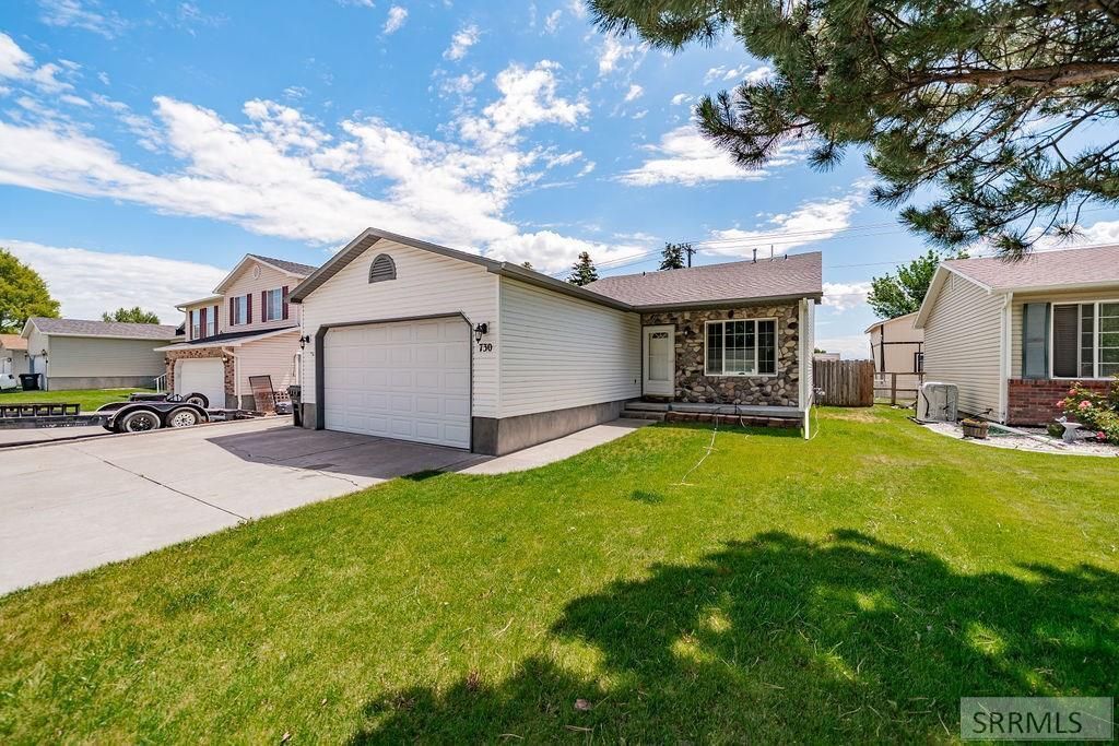 730 Clarence Drive, Idaho Falls, ID 83402 Main Photo