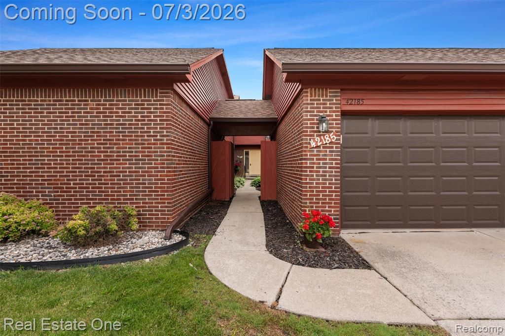 42185 Lochmoor Street, Clinton Township, MI 48038 Main Photo