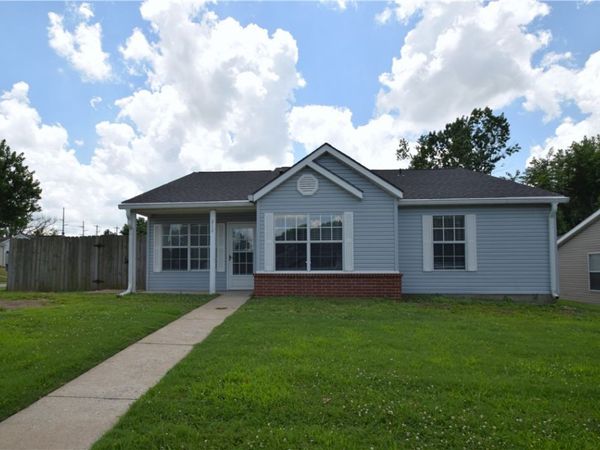 212 SE 17th Street, Bentonville, AR 72712