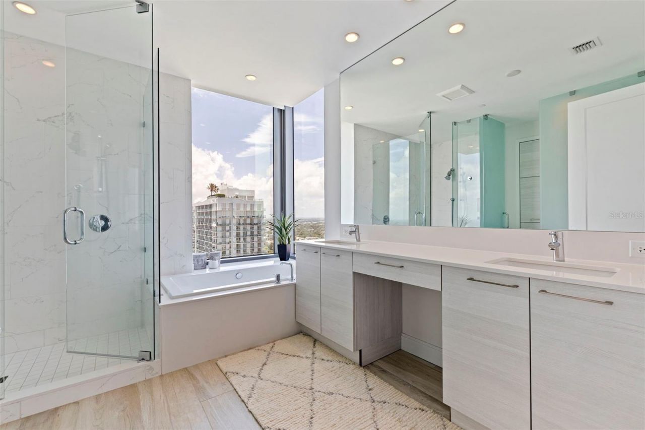 100 1st Avenue N, Unit 3405, Saint Petersburg, FL 33701 Photo