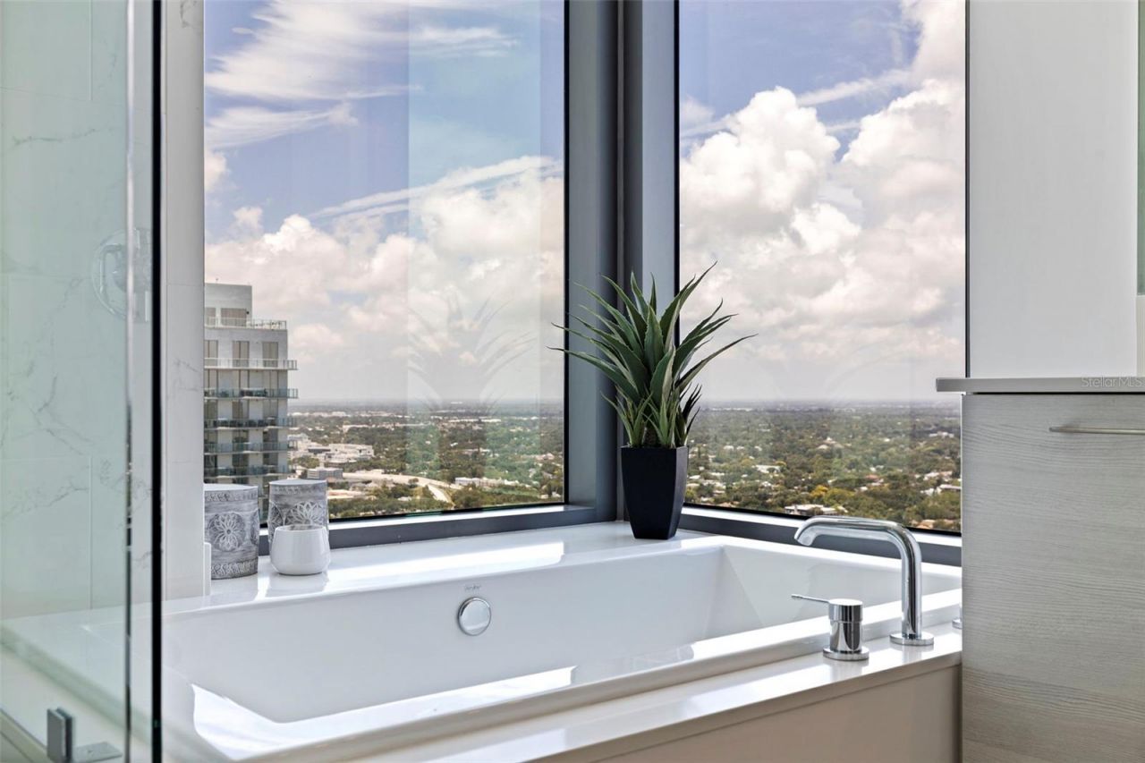 100 1st Avenue N, Unit 3405, Saint Petersburg, FL 33701 Photo