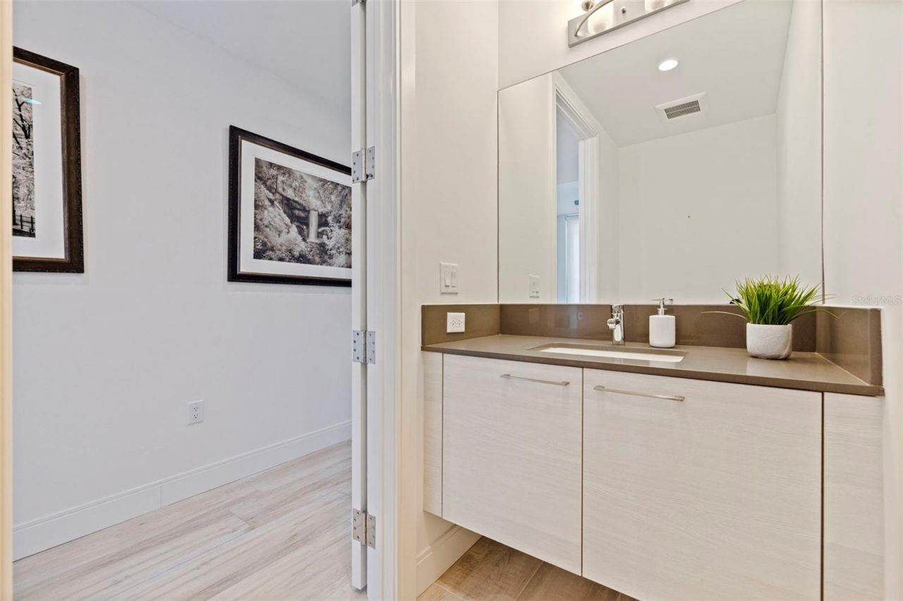 100 1st Avenue N, Unit 3405, Saint Petersburg, FL 33701 Photo