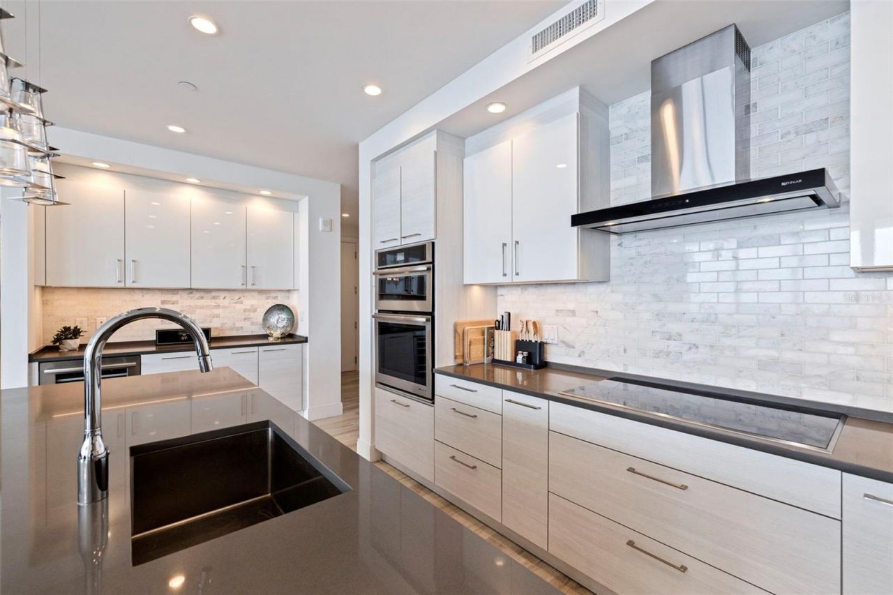 100 1st Avenue N, Unit 3405, Saint Petersburg, FL 33701 Photo